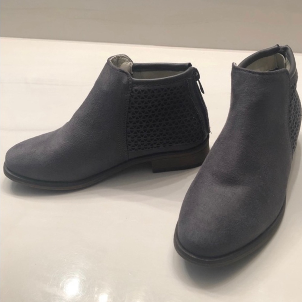 Women’s size 6 gray booties new never worn